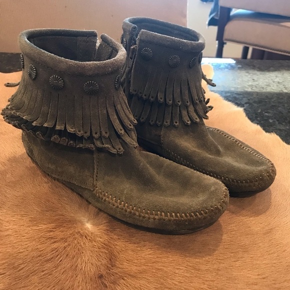 Minnetonka Concho Ankle Boots Size 6 - Picture 2 of 7